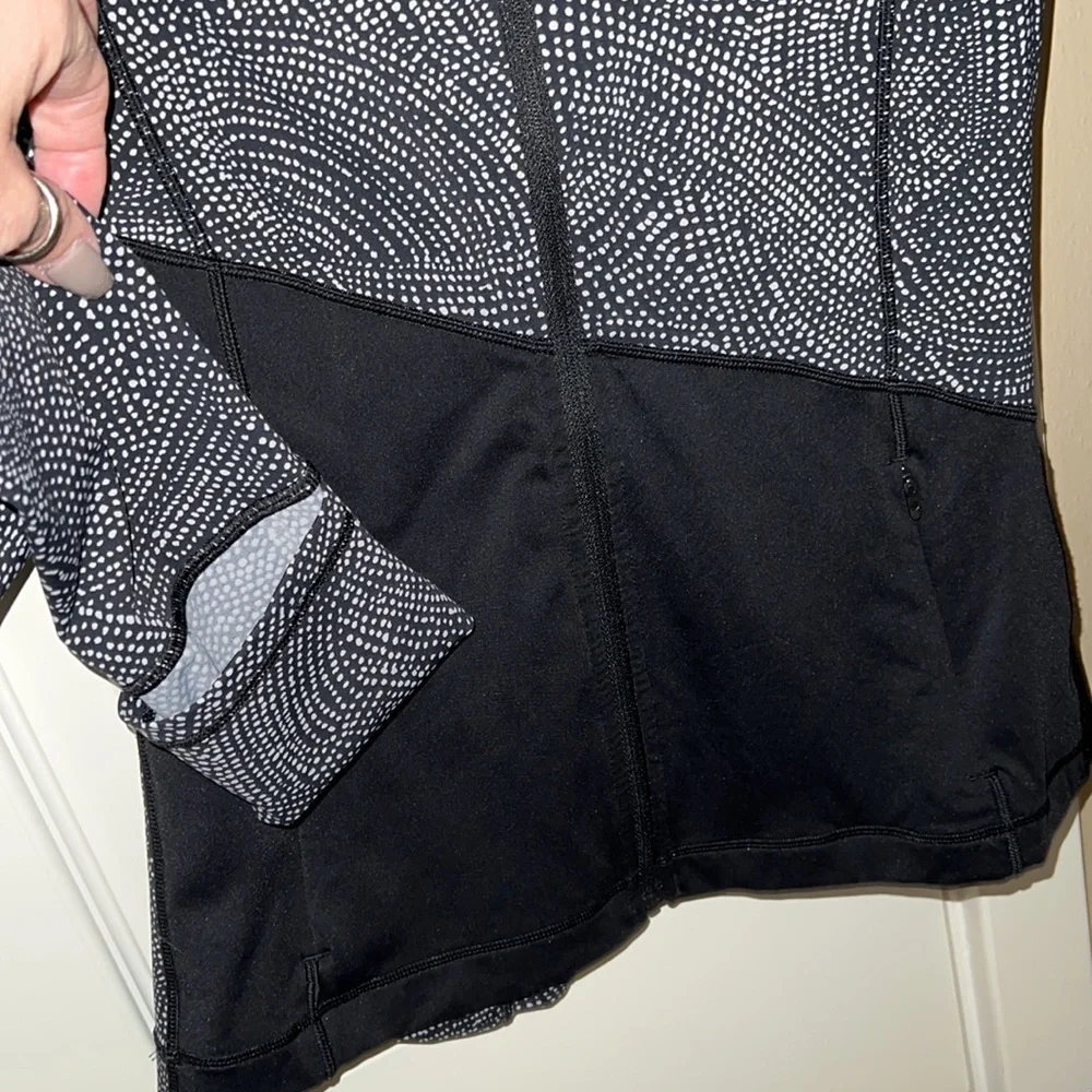 Lululemon polkadot zip up workout jacket - Picture 4 of 4